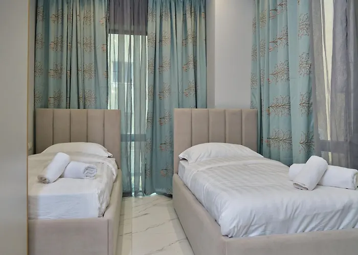 Season Apartment