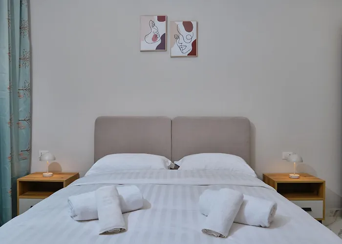 Season Apartment *