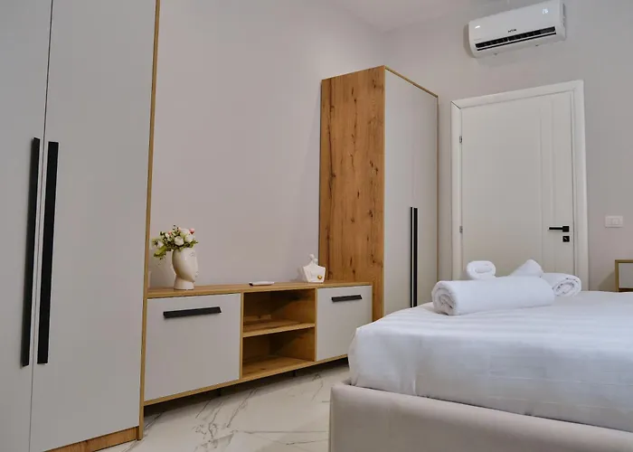 Apartment Season